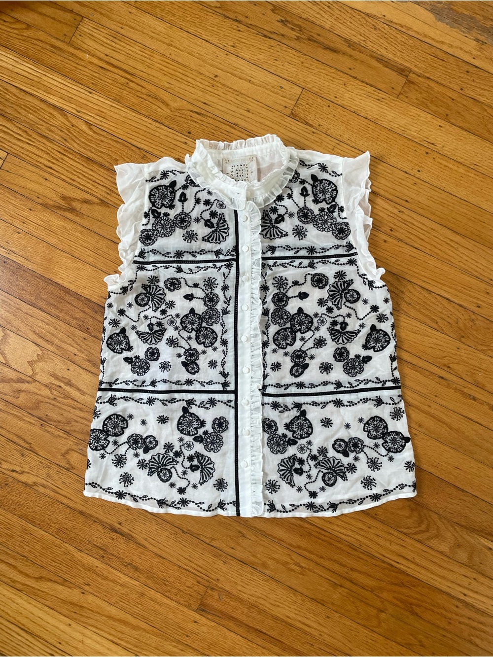 Johnny Was Mel Embroidered
Blouse white/black Sz xsmall